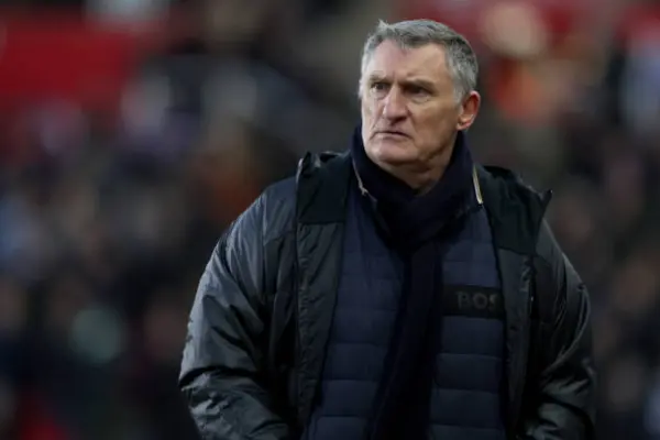 Tony Mowbray Early Life