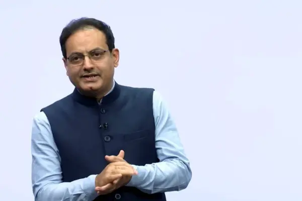 Vikas Divyakirti Career