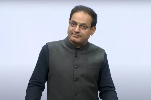 Vikas Divyakirti Early Life